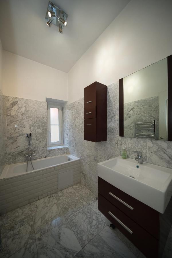 Lusso 5 Beds Central Apartment Niza Exterior foto