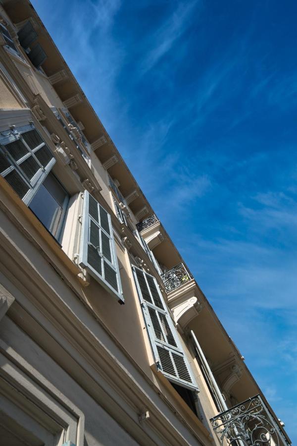 Lusso 5 Beds Central Apartment Niza Exterior foto