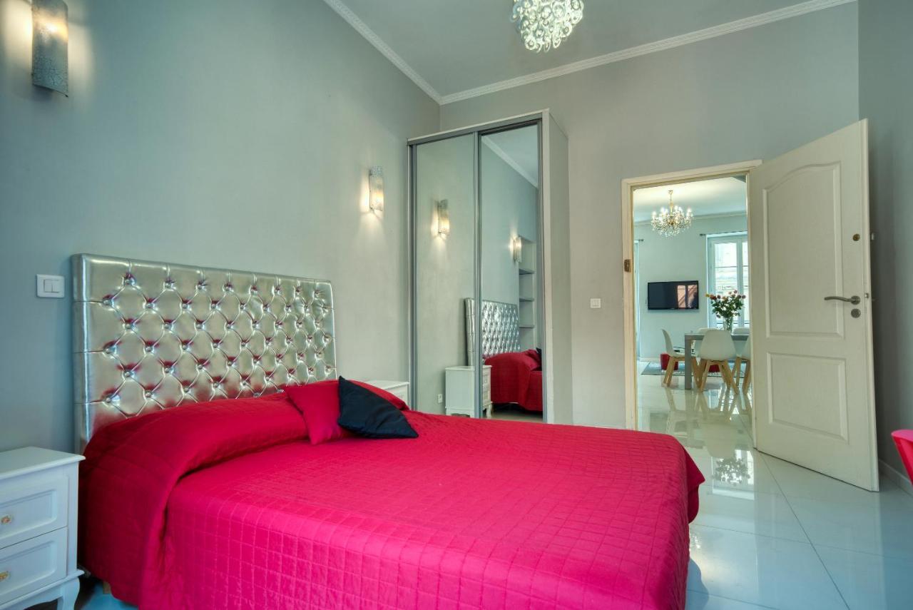 Lusso 5 Beds Central Apartment Niza Exterior foto